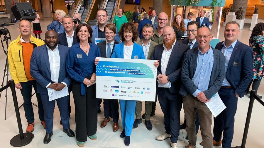 Aanbieding van het Watermanifest