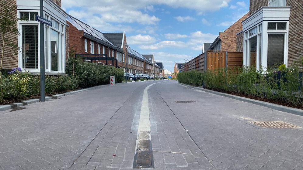 Water bergen op straat Rijswijk Buiten
